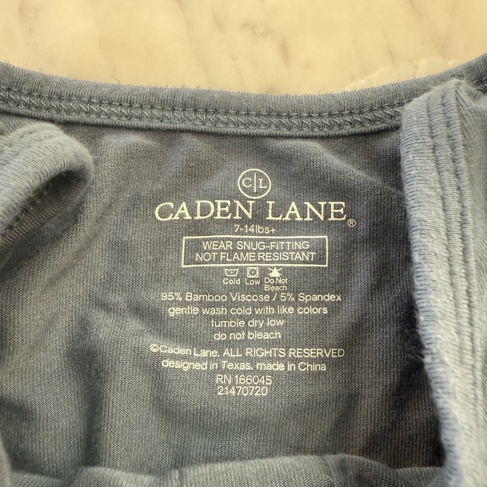 EXCELLENT Lot of 5 Caden Lane Bamboo Knotted Baby Gowns Size 0-3 Months - Picture 12 of 15